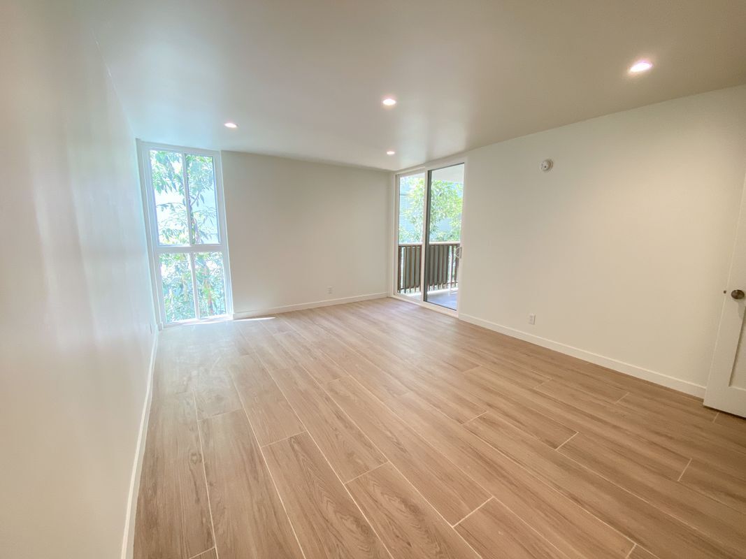 Building Photo - 848 Kings Rd