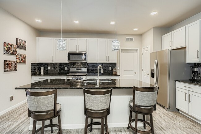 Building Photo - 8990 Birch Run Dr