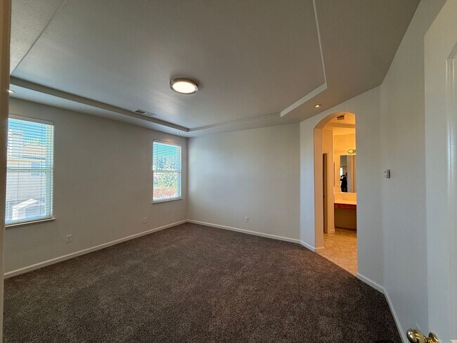 Building Photo - 4-bedroom two story in Sylvan School District!