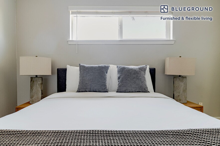 Building Photo - 1230 E 38th 1/2 St