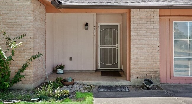 Building Photo - 4611 Cedargrove Dr