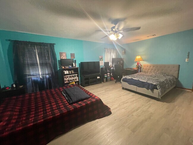 Building Photo - BEAUTIFUL 4 BED / 2.5 BATH SF IN COVENTRY