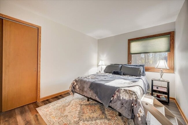 Building Photo - Spacious Elm Grove 3BR/2BA Ranch Single Fa...