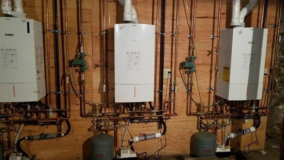 New high efficiency Bosch gas boiler with tank-less on demand water - 11 Nichols Ave