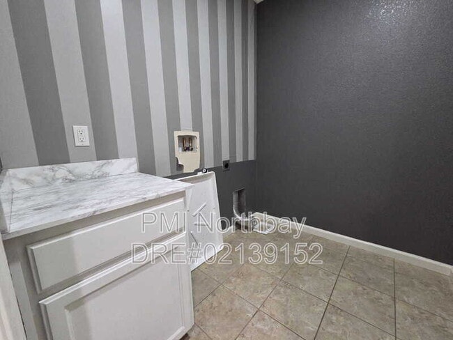 Building Photo - 308 Aster St