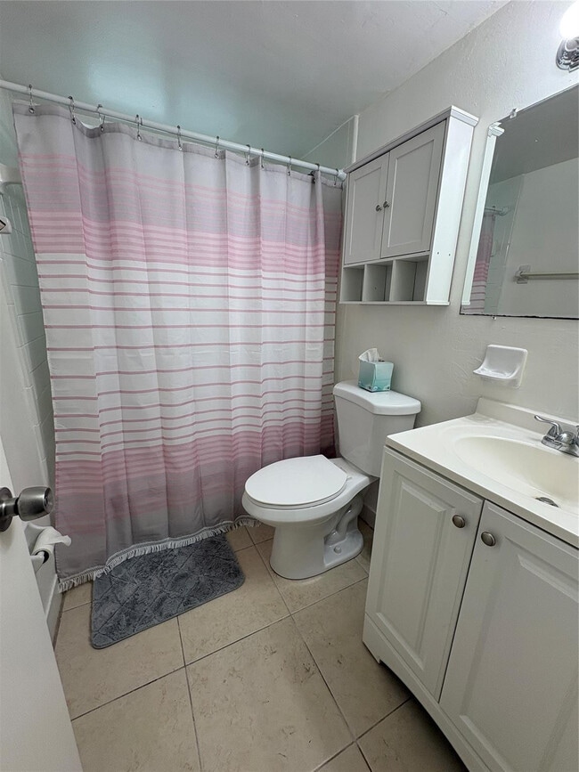 Building Photo - 101 SE 6th Ave