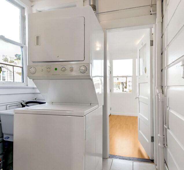 Building Photo - 382 29th St