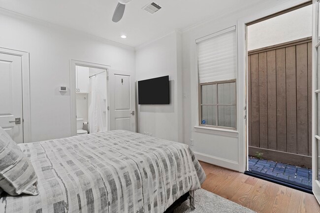 Building Photo - 2174 Briarglen Dr