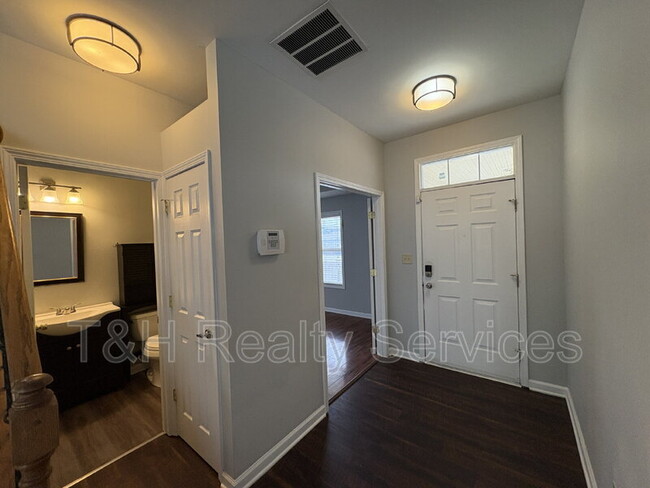 Building Photo - 2030 N College Ave