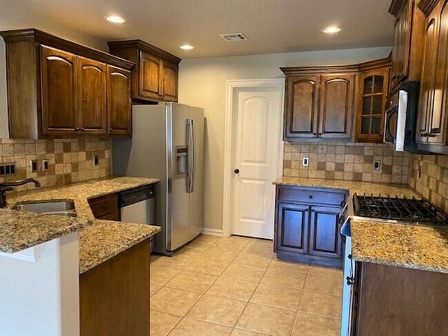 Building Photo - 3 Bed | 2 Bath | Jenks