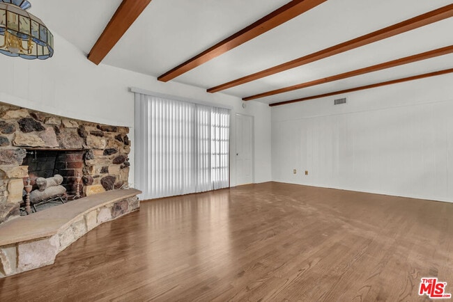 Building Photo - 9322 Lasaine Ave