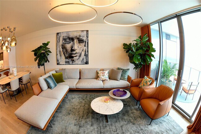 Building Photo - 15701 Collins Ave