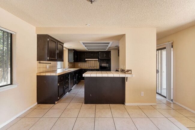 kitchen - 5079 E BREMER AVE