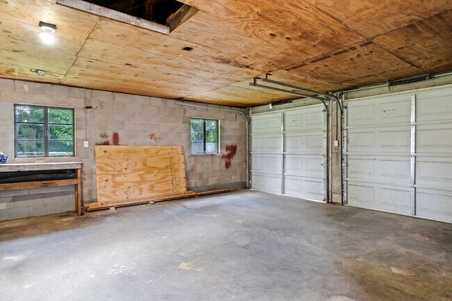 Building Photo - For Sale or Rent – Fully Renovated Stone R...