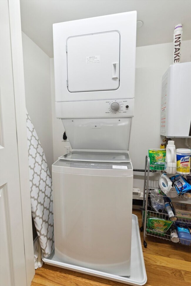 Building Photo - Winter Rental: Portside Walkabout (Dog-Friendly!)