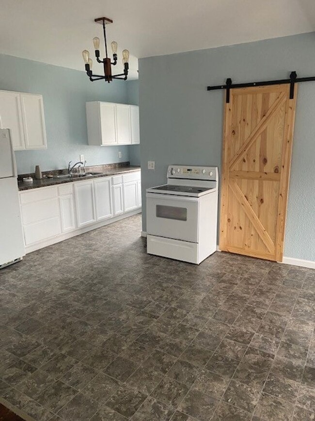 Building Photo - 3 Bedrooms, 2 Bathrooms Single Family Home in Staples, MN