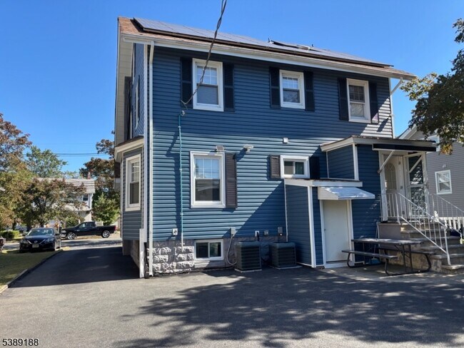 Building Photo - 220 S Washington Ave