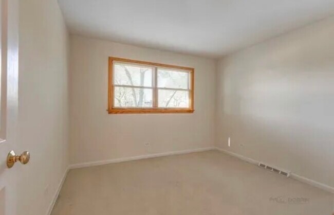 Building Photo - 315 E Valley Ln
