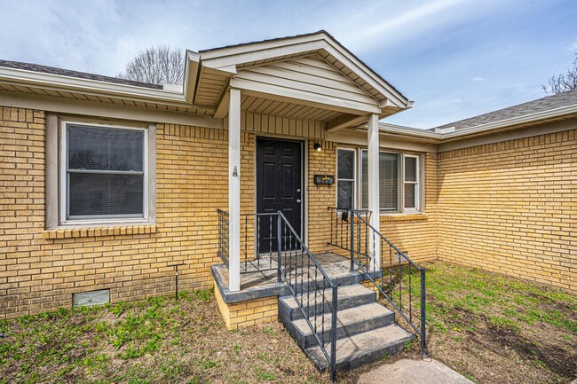Building Photo - Updated 3 Bed - 1 Bath in Bethany!