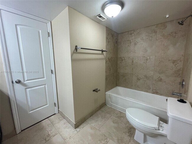 Building Photo - 2850 N Oakland Forest Dr