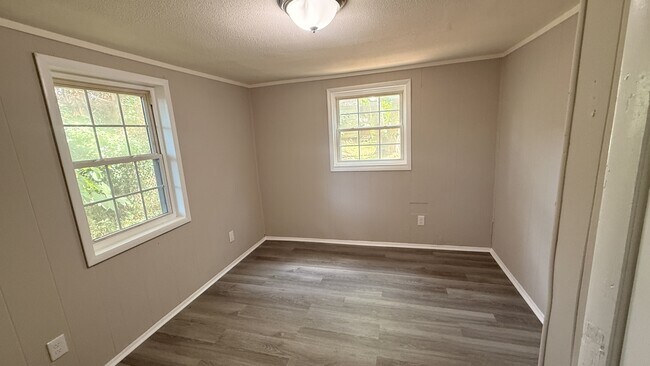 Building Photo - 3119 Clarendon Ave