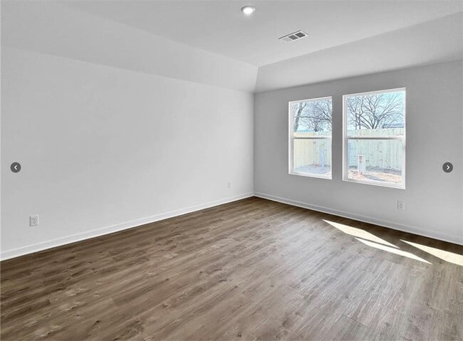 Building Photo - 571 Riggs St