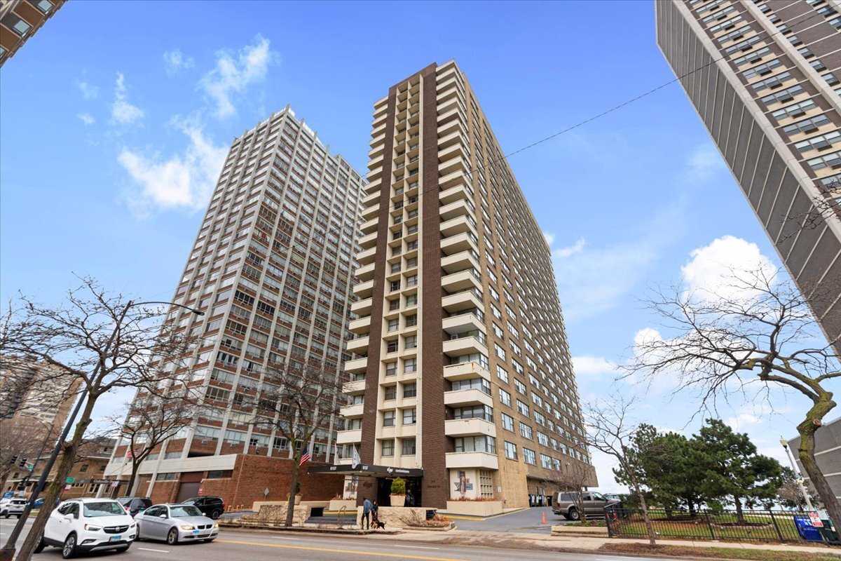 Building Photo - 6157 N Sheridan Rd
