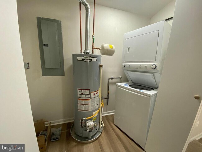 Building Photo - 9 Farrell Ln