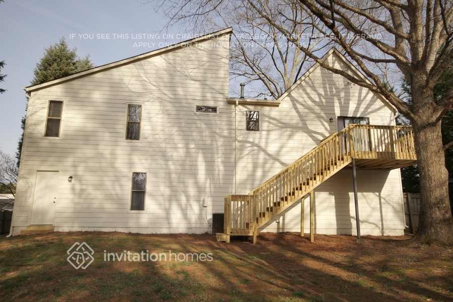 Building Photo - 10380 Colony Glen Dr