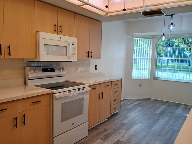 Building Photo - 2 bedroom 2 bathroom Large House for rent ...