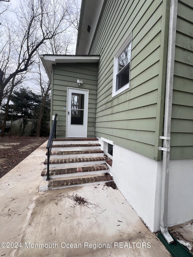 Building Photo - 14 Therese Ave