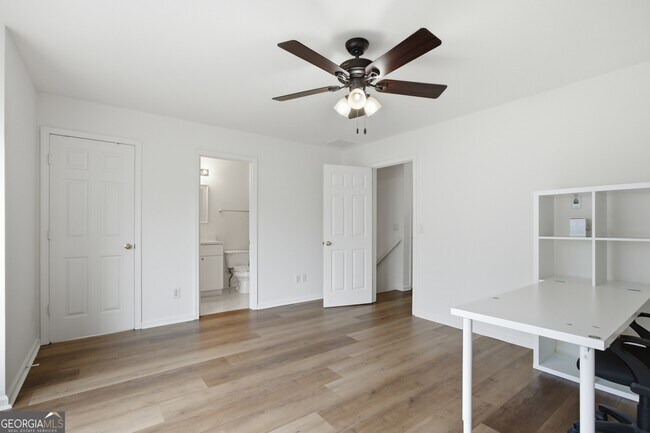 Building Photo - 10851 Alderwood Cove
