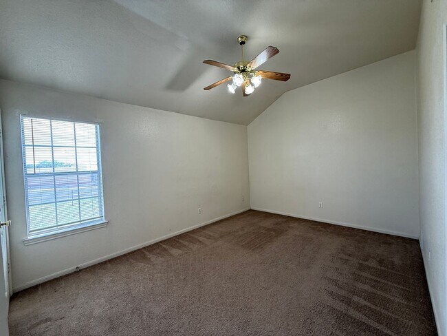 Building Photo - 3208 Raven Dr