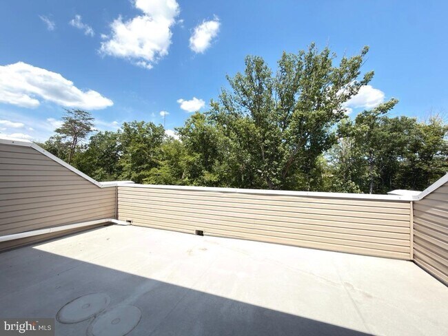 Building Photo - 2512 Buckthorn Dr