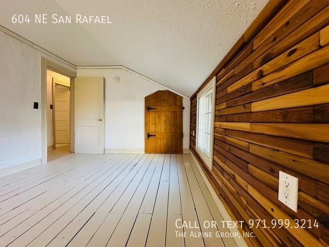 Building Photo - 604 NE San Rafael St