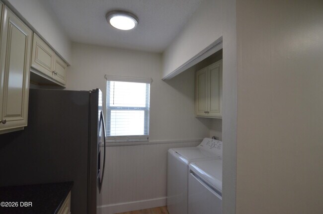 Building Photo - 175 Yorktowne Dr