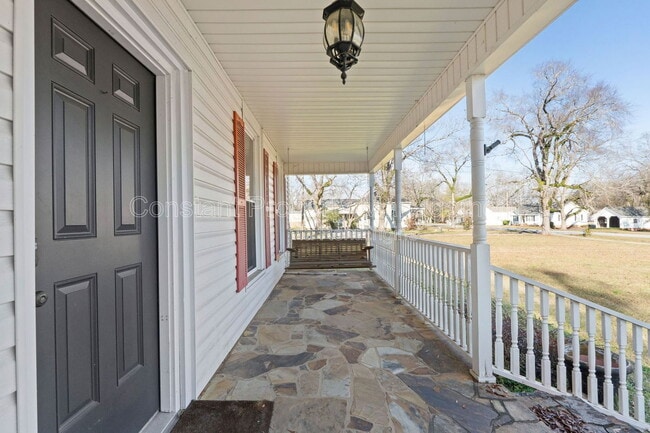 Building Photo - 138 Main St