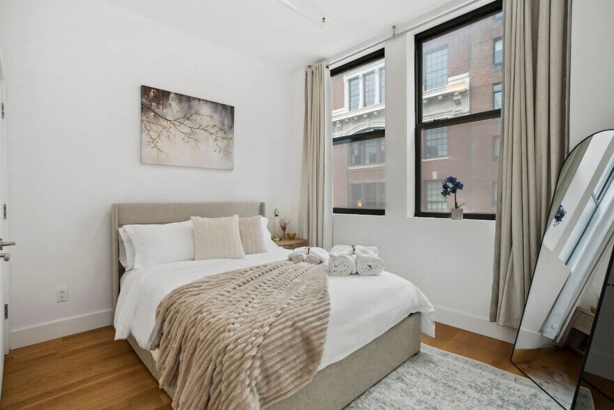 Building Photo - 517 W 45th St