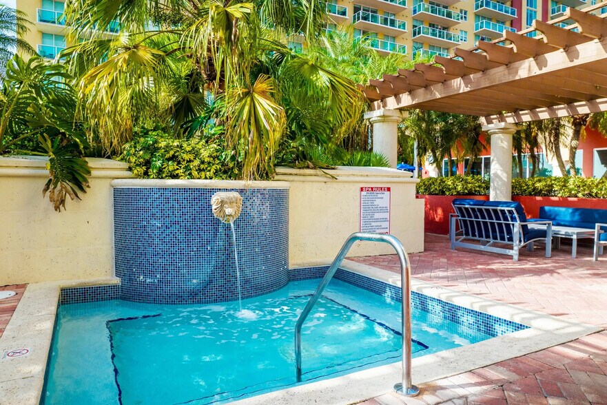 Building Photo - 16950 N Bay Rd