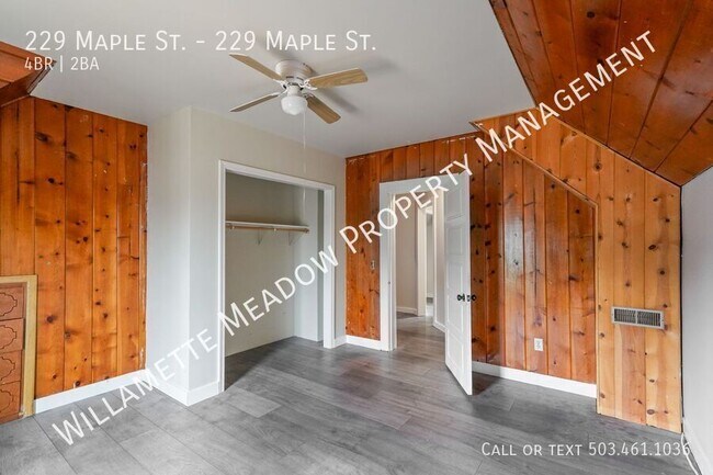 Building Photo - 229 NE Maple St