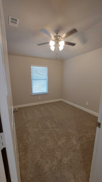 Building Photo - 1425 Waverley Dr