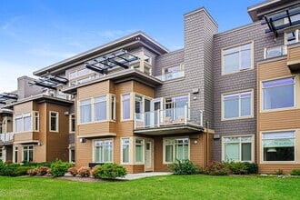 Building Photo - Waterview Condo 2 bed, 2 bath in Point Edw...