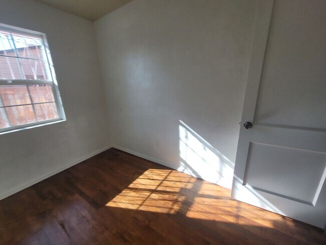 Building Photo - Ready to View!!