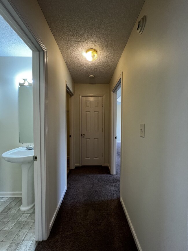 Building Photo - Charming 3 Bed, 2.5 Bath Home in Clarksvil...