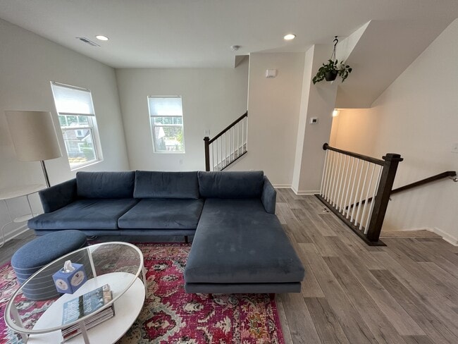 Building Photo - 11005 Woodland Crk Wy