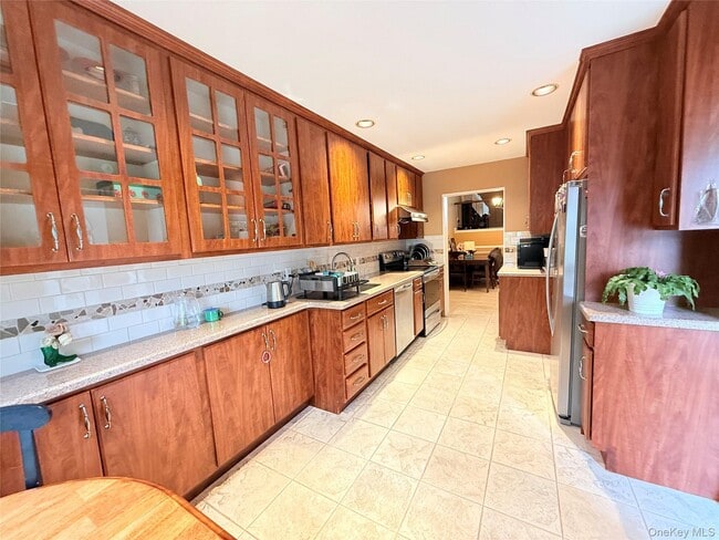 Building Photo - 21 Manors Dr