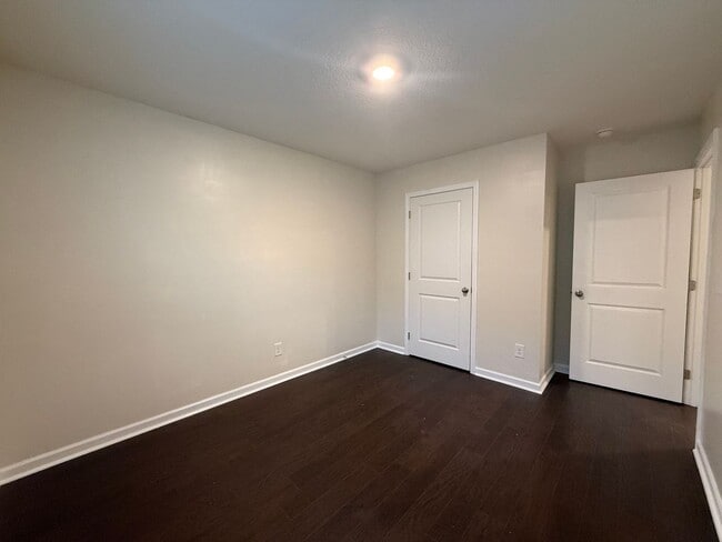 Building Photo - 4 Bedroom 2 Bathroom Home located in Greeneville, TN