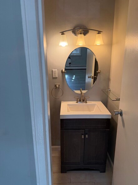 Building Photo - 1060 New Haven Ave