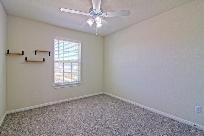 Building Photo - 5610 Wolf Pack Dr