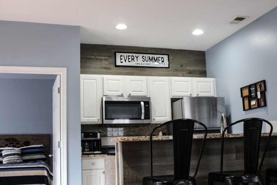 Building Photo - 125 Royal Poste Rd